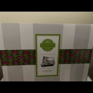 New Scentsy Around the Town Vintage Full Warmer